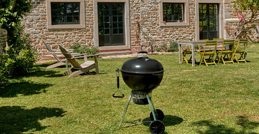 Jardin avec barbecue 